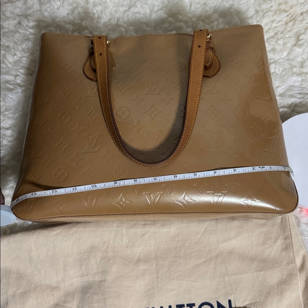 Louis Vuitton Tan Patent Leather Tote. Like new with the COA - Picture 6 of 13